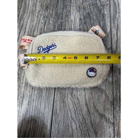 Dodgers Hello Kitty Collaboration Fanny Pack  Adjustable Strap new without tags - Picture 6 of 7